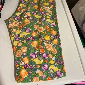 Lularoe one size Disney daisy leggings